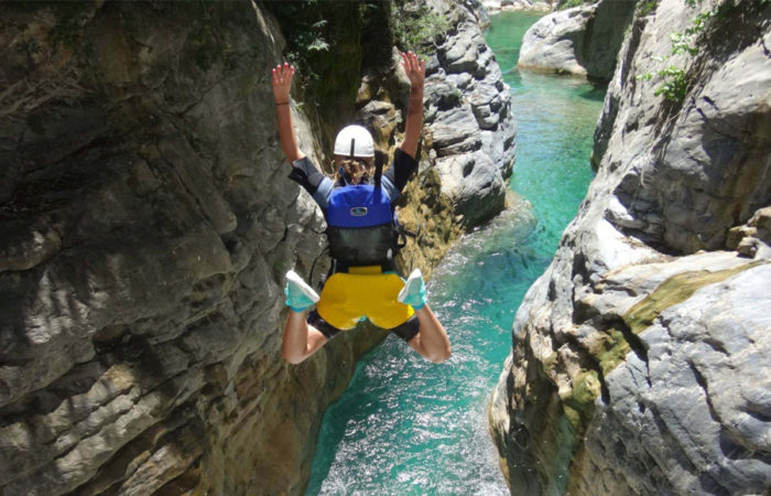 Salto de 7m en el cañon de matacanes