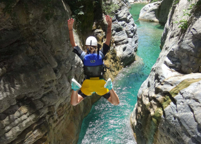 Salto de 7m en el cañon de matacanes